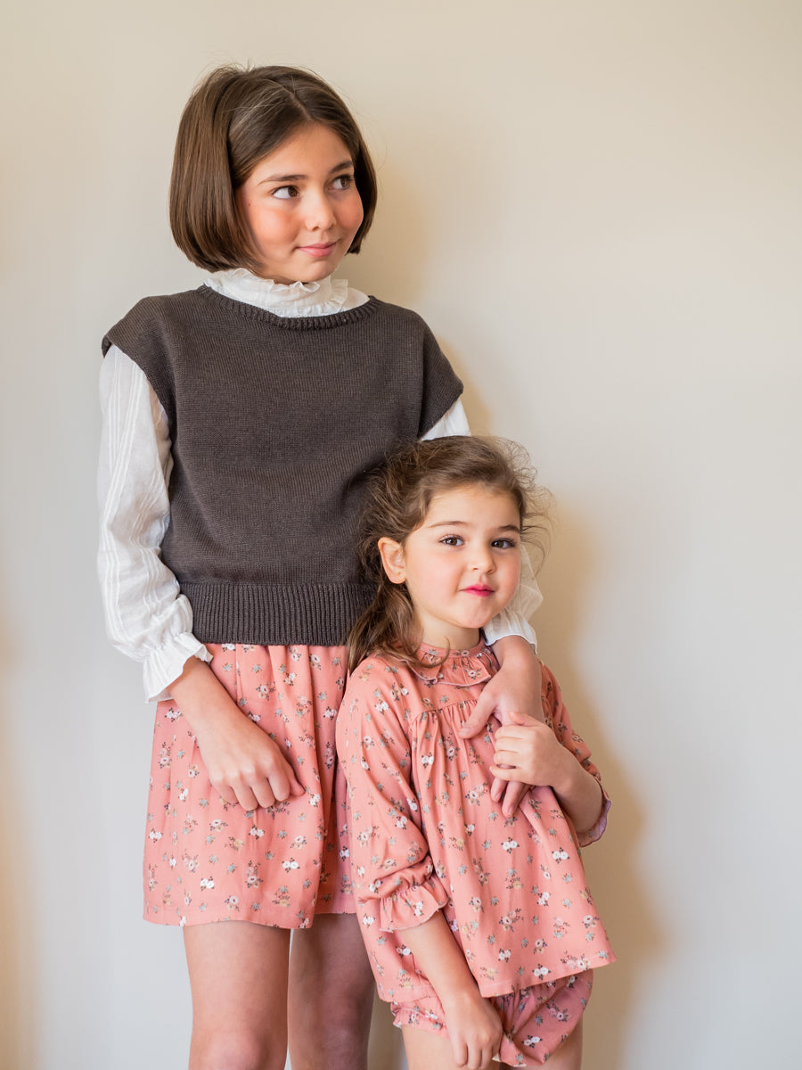 BLU05 Blusa cuello perkins encajes blanca