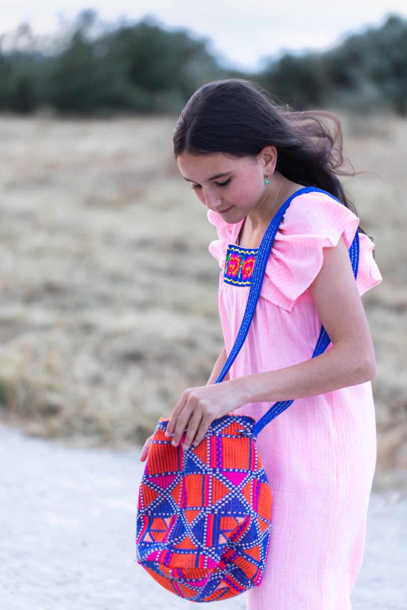 MON03 Mono largo volantes coral flúor