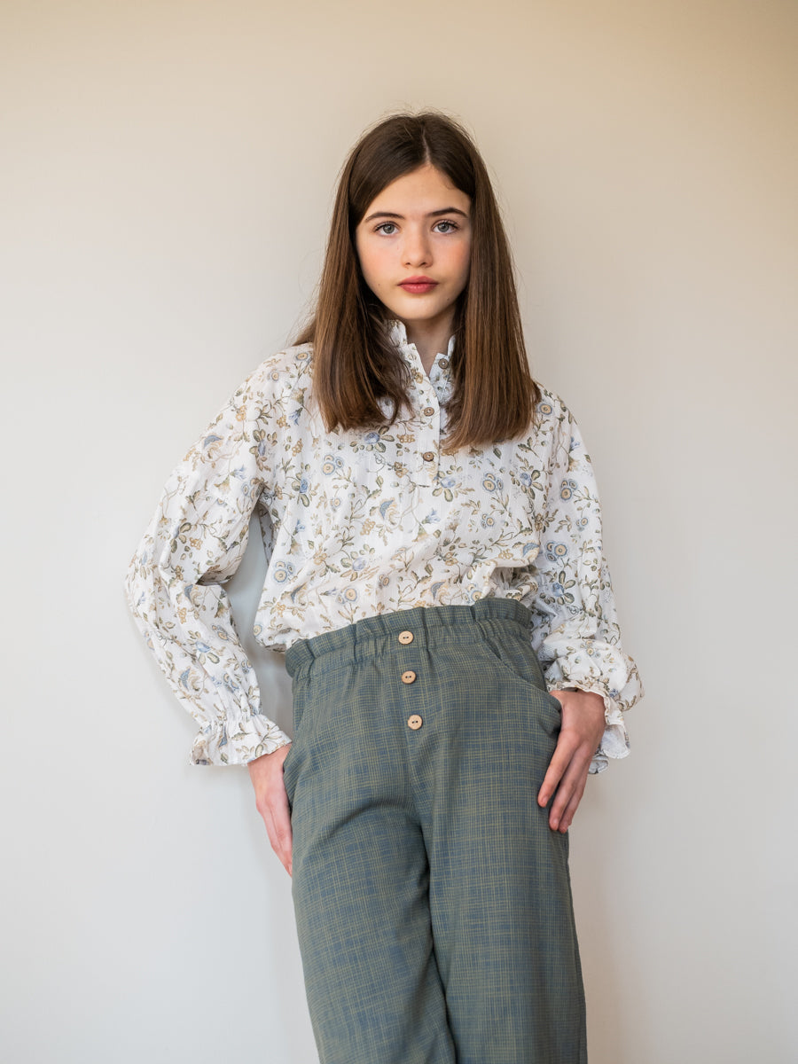 BLU10 Blusa romántica flor bucólica