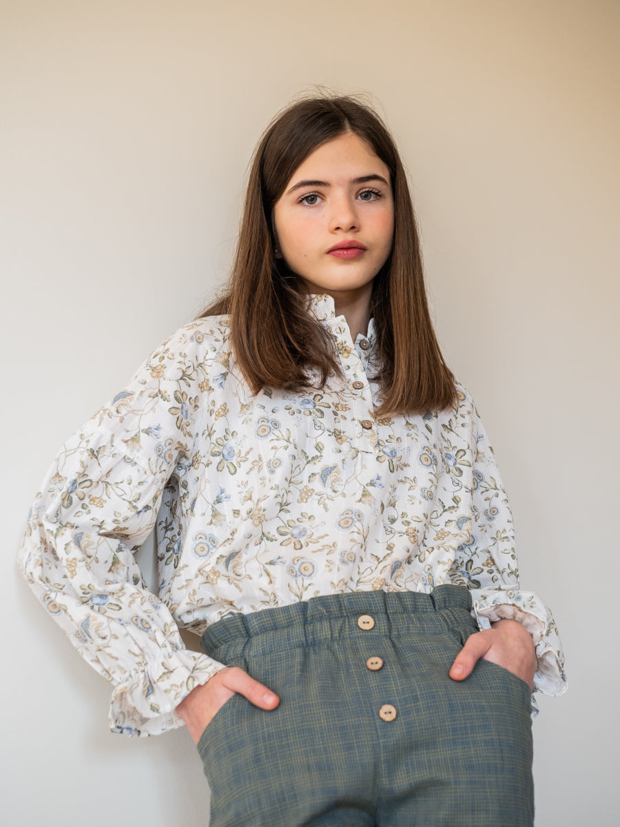 BLU10 Blusa romántica flor bucólica