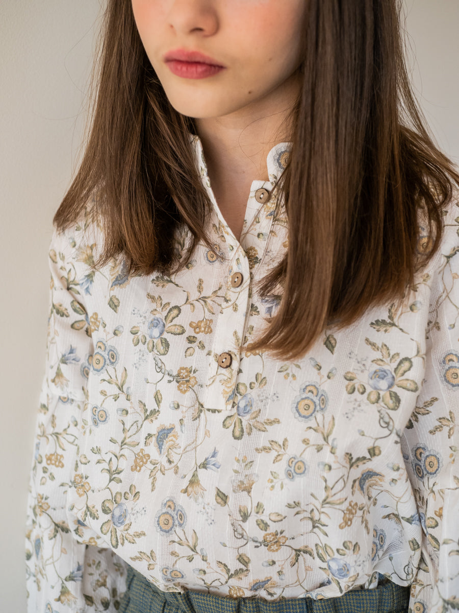 BLU10 Blusa romántica flor bucólica