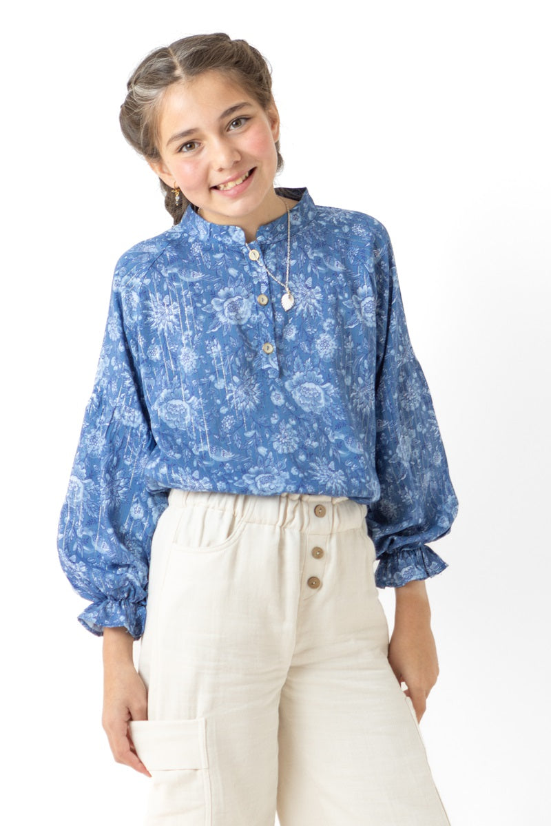 BLU08 Blusa romántica flor azul raya lúrex