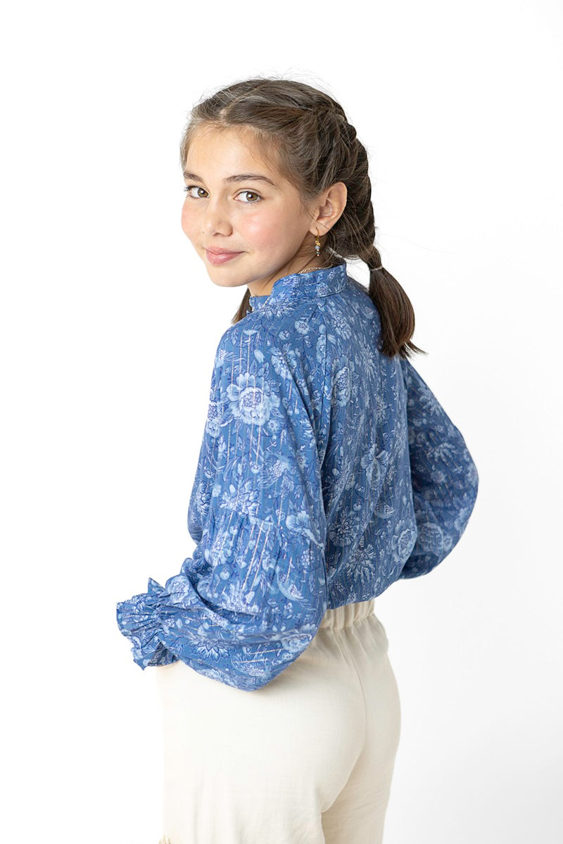 BLU08 Blusa romántica flor azul raya lúrex