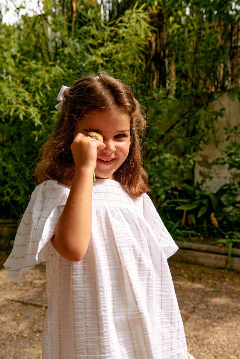 VES01 Vestido manga volada blanco raya lúrex dorada