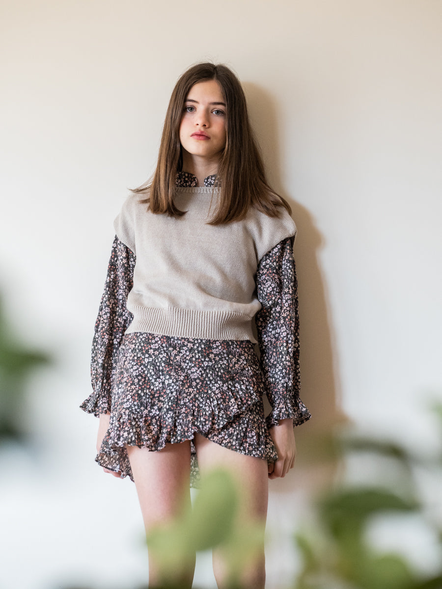 FAL03 Falda volantes florecitas negra