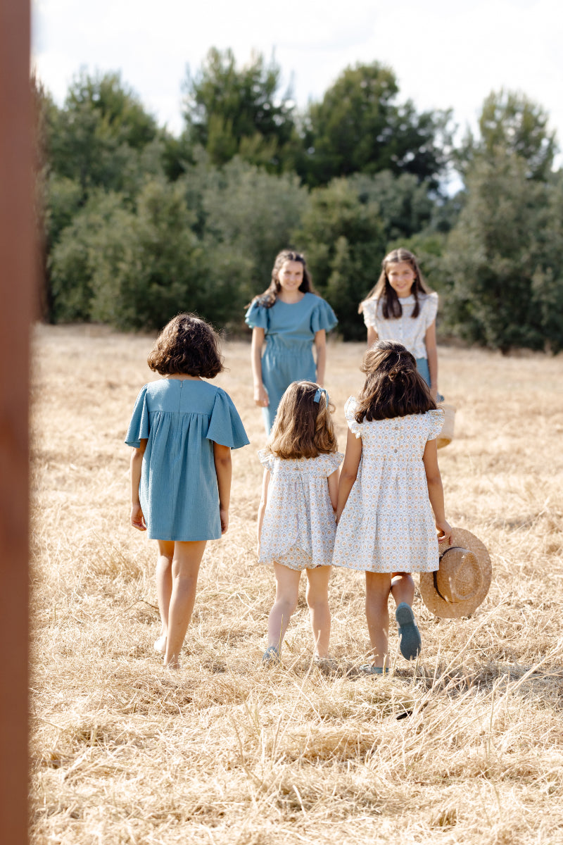 BLU06 Blusa volantes paneles aguamarina