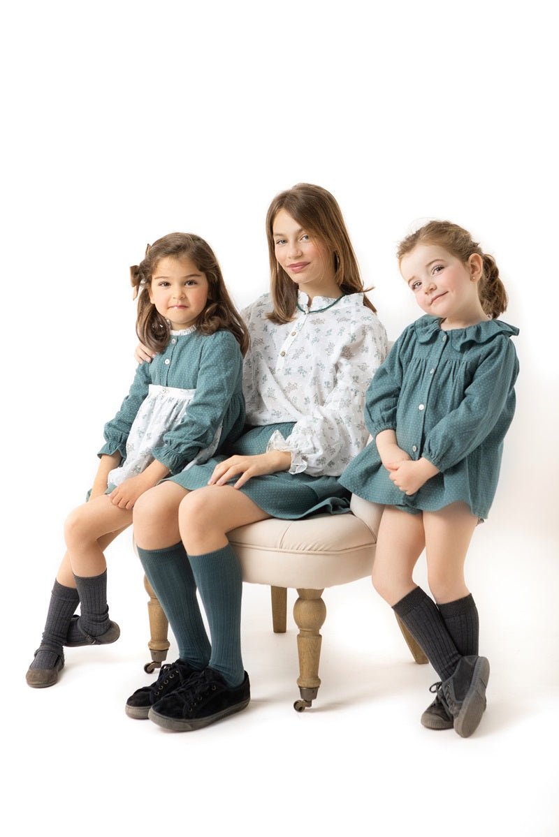 VES02 Vestido delantal topitos verde