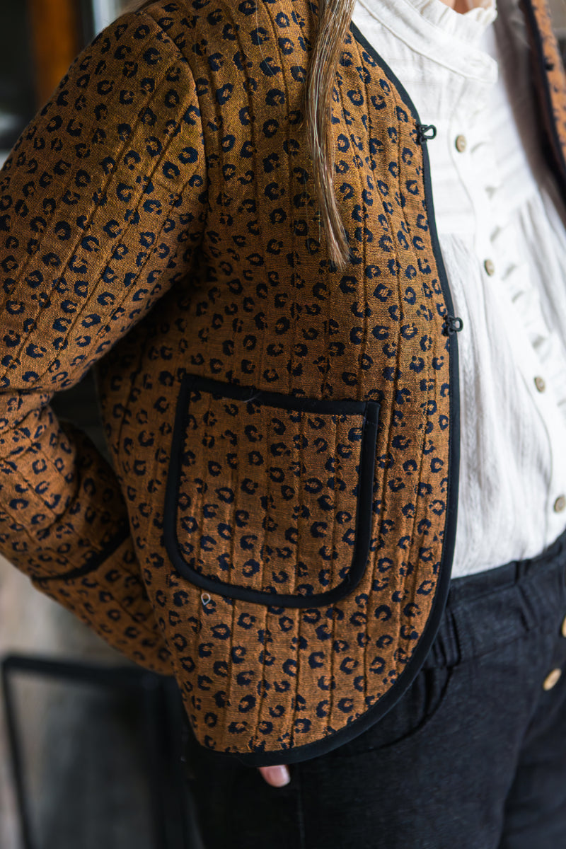 AB04 Chaqueta animal print
