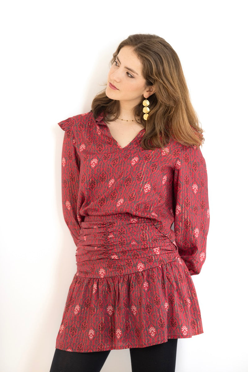 BLUT03 Blusa volantes guinda