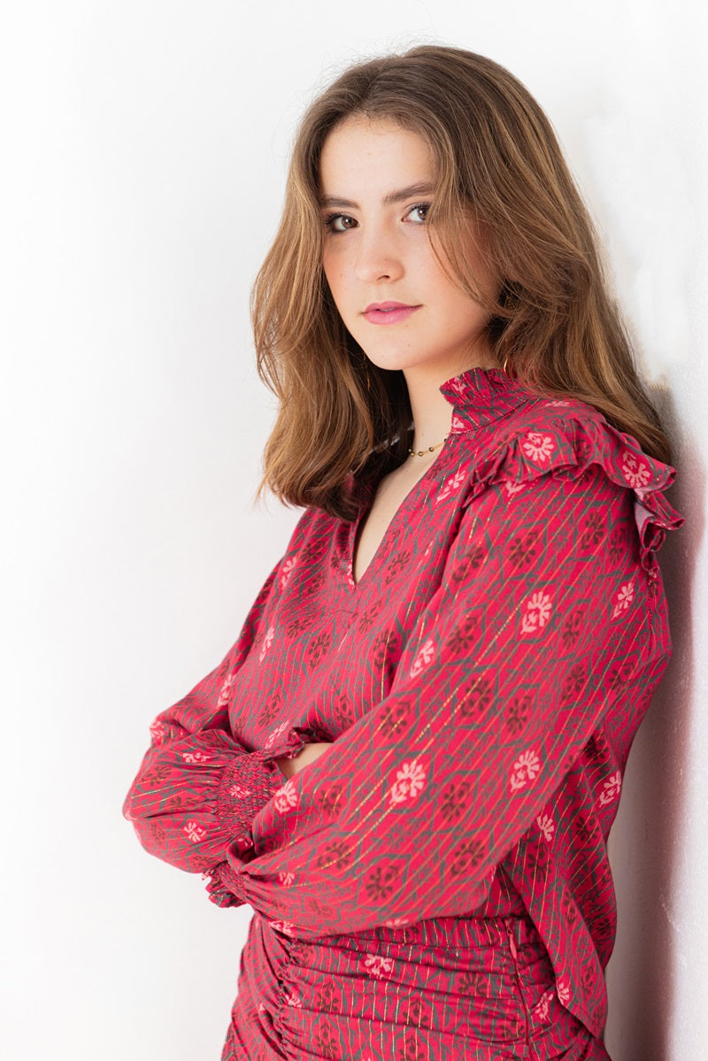 BLUT03 Blusa volantes guinda