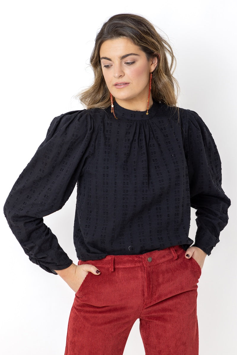 BLUT05 Blusa hombrera negra