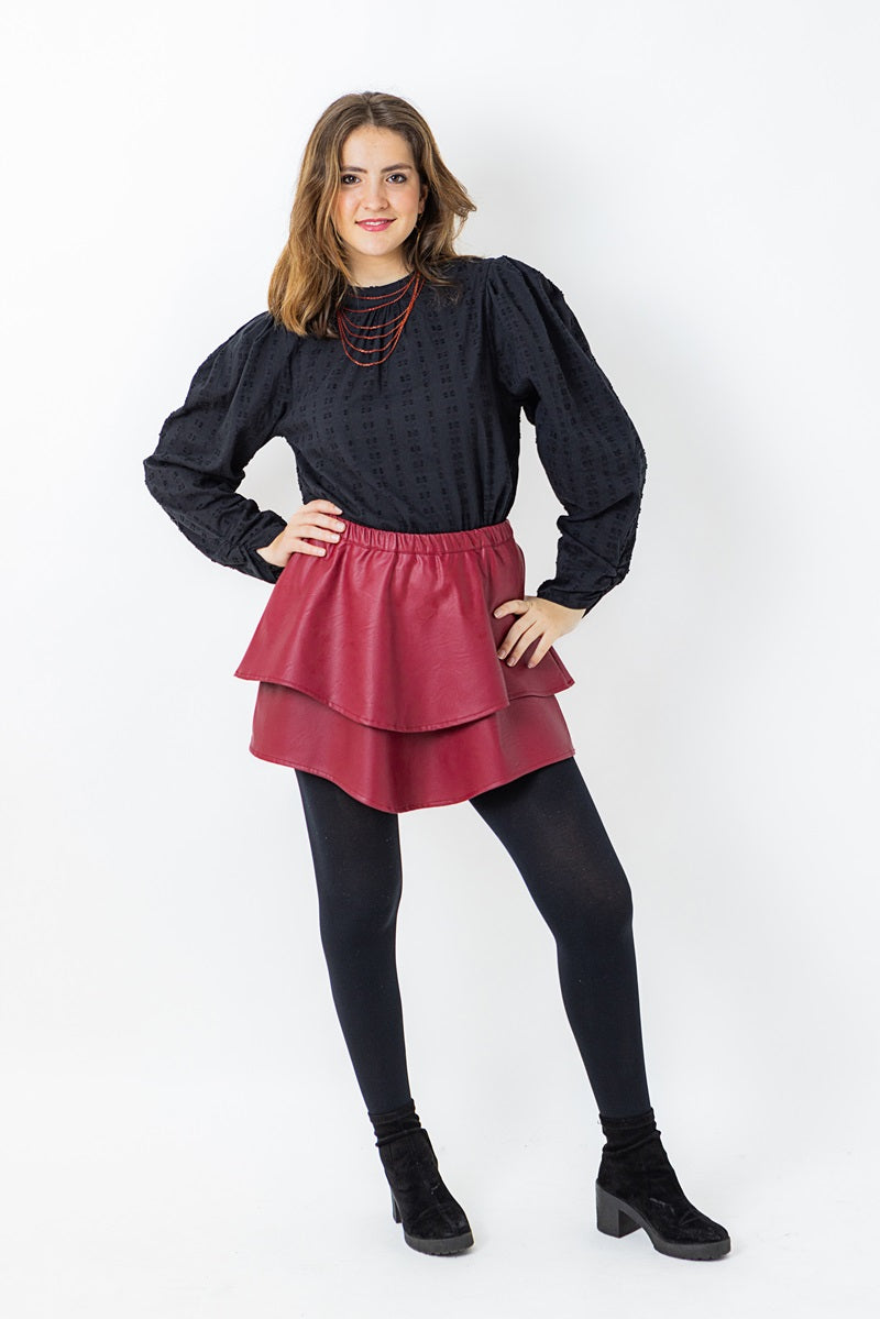 BLUT05 Blusa hombrera negra