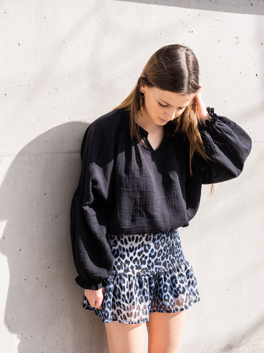 BLUT08 Blusa manga abullonada negra