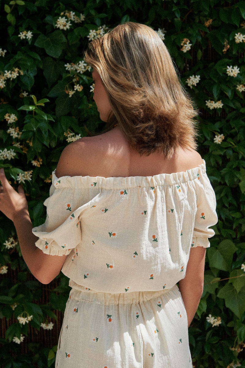 TOP02 Top manga farol bordado margaritas