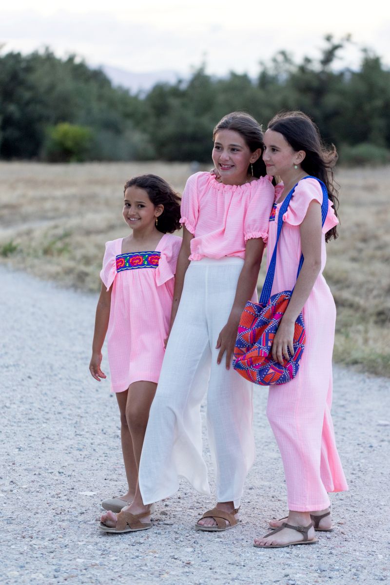 VES05 Vestido volantes coral flúor