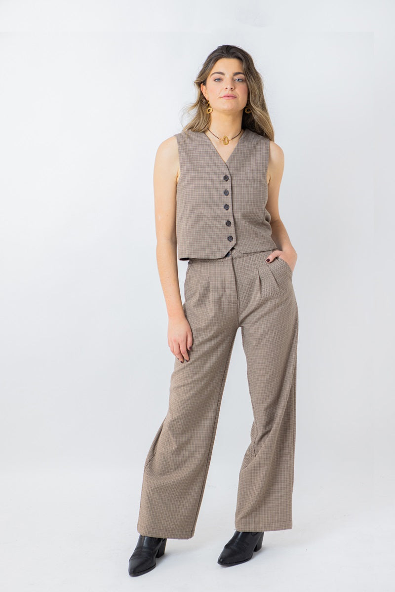PANT08 Pantalón cuadro marrón