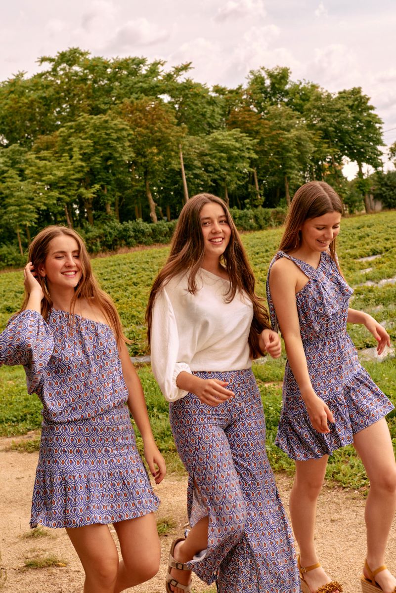 FALT02 Falda corta gotas azul