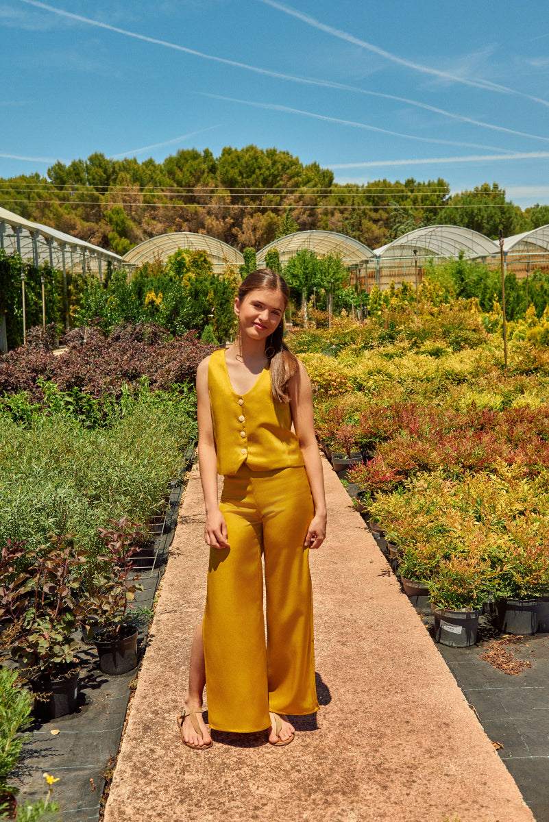 PANT04 Pantalón largo aberturas satén dorado