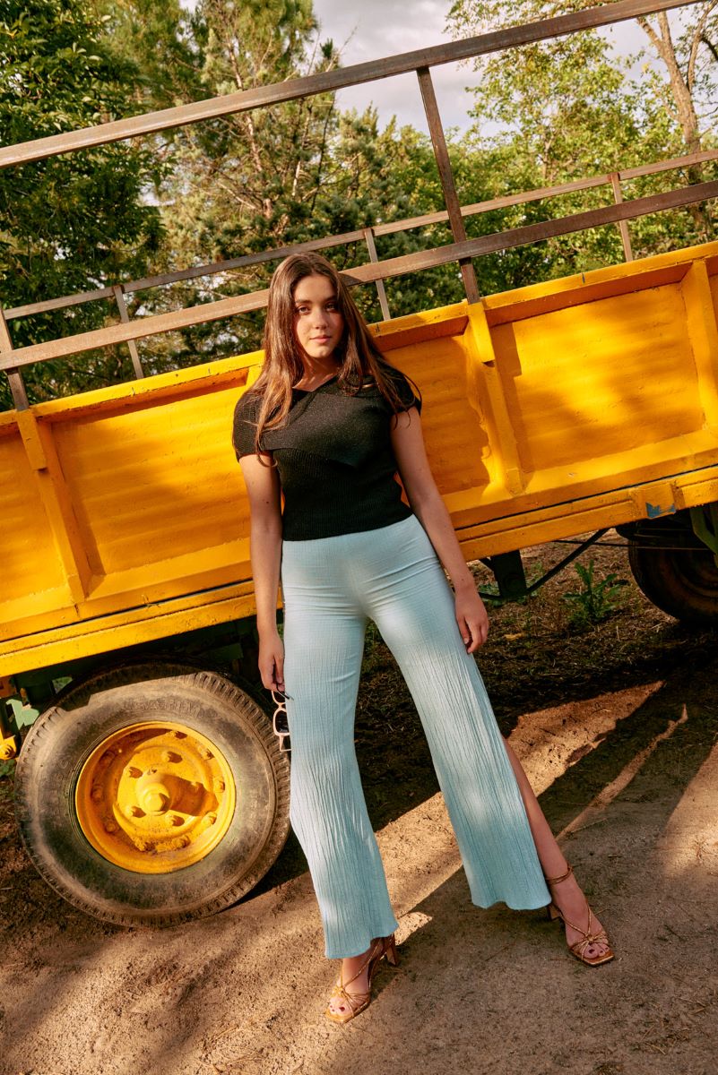 PANT01 Pantalón largo abertura verde