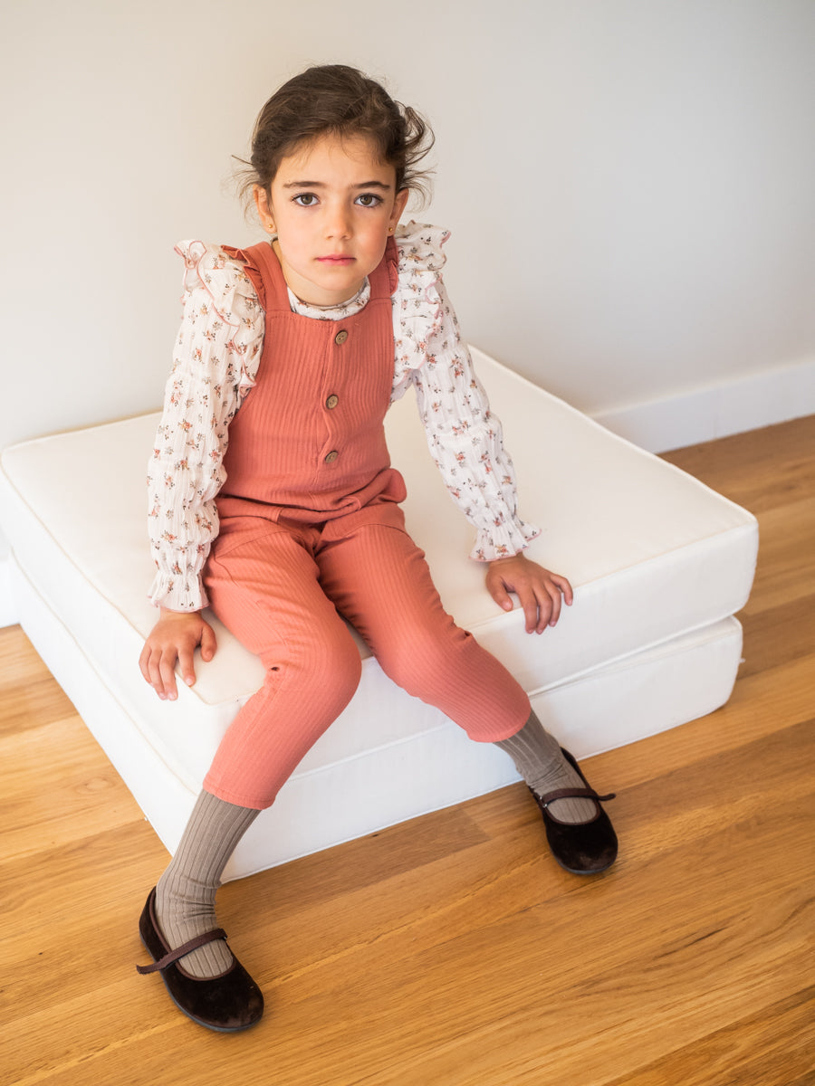 BLU02 Blusa volantes laterales florecitas blanca