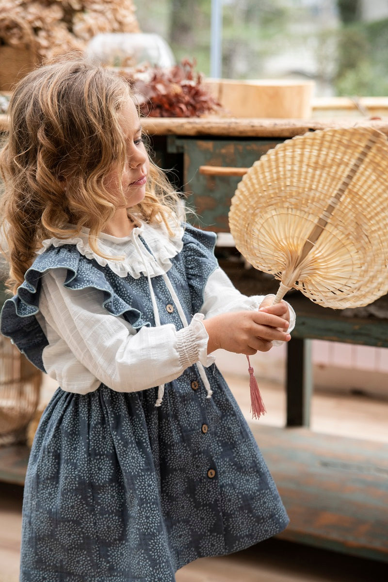 BLU01 Blusa cuello blanca