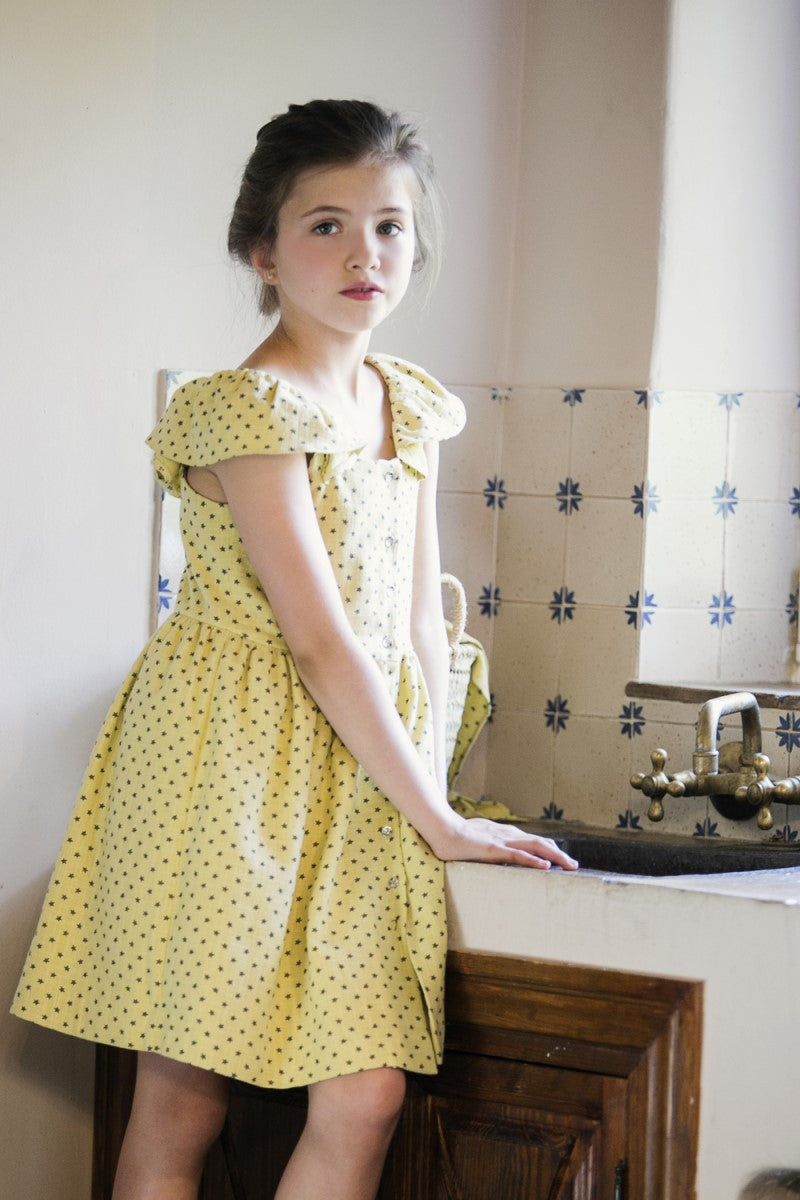 VES01 Vestido alitas abotonado estrellitas amarillo