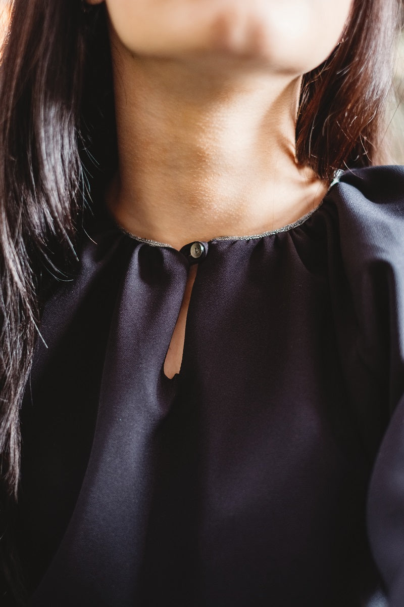 BLUT04 Blusa manga murciélago negra