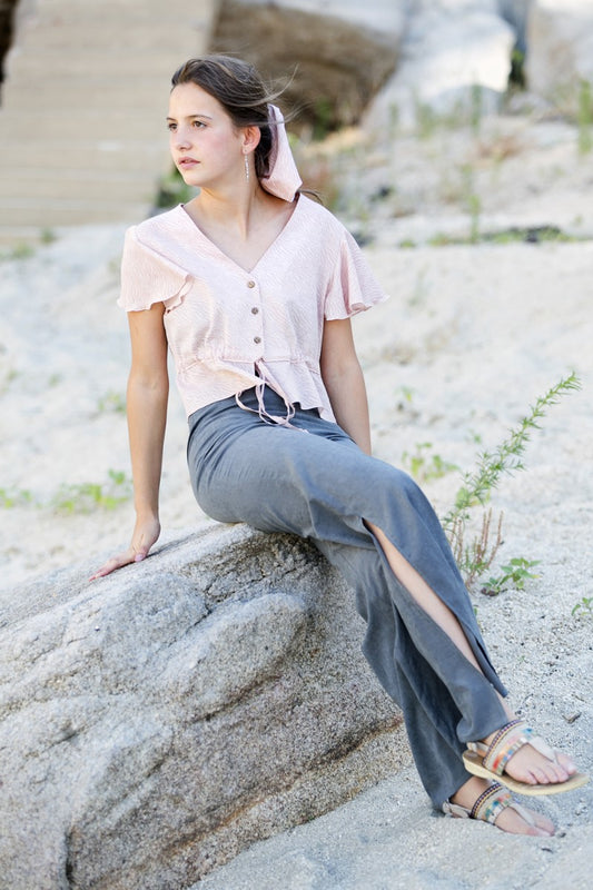 BLUT06 Blusa escote pico cordón botones cebra rosa