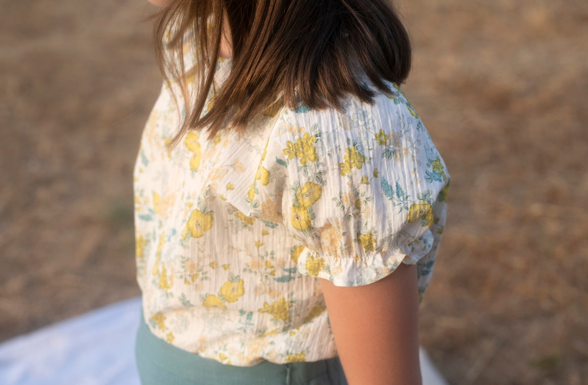 BLU01 Blusa cuello bebé flores limonada