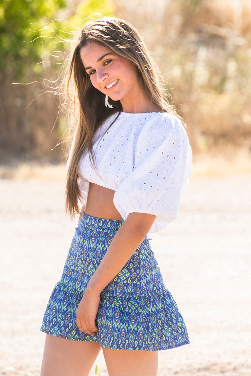 BLUT06 Blusa cropped blanca calada