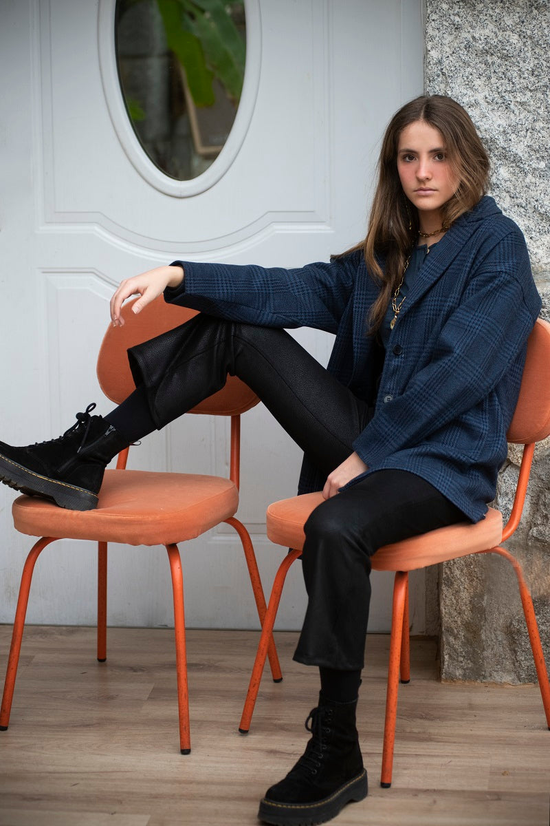 AB02 Abrigo oversize cuadros tonos azul/negro