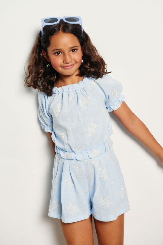 PAN09 Pantalón corto bordado ramas