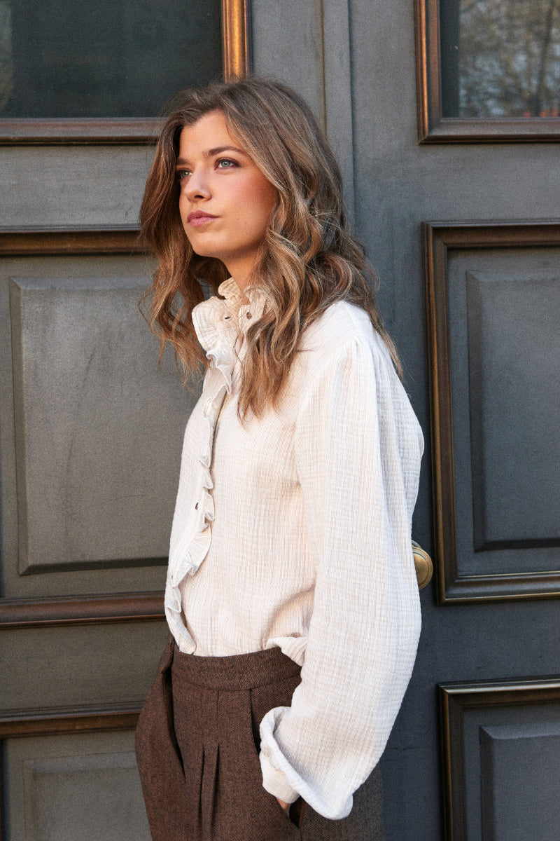 Blusa volantes blanca raya marrón
