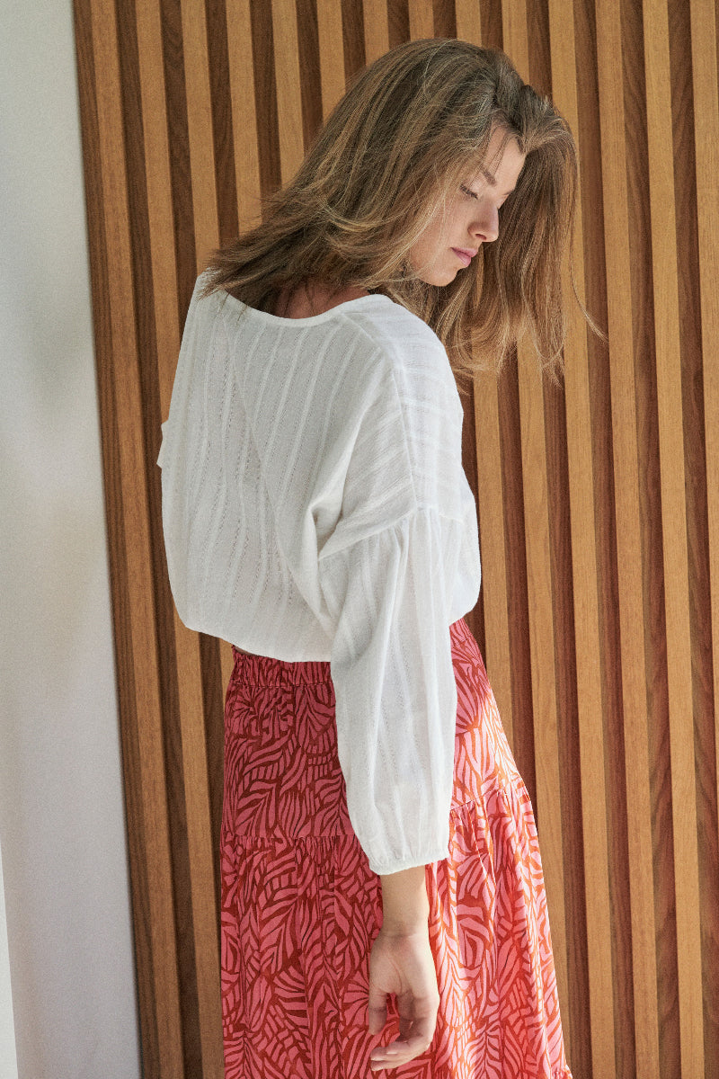 BLU11 Blusa abullonada encaje marfil