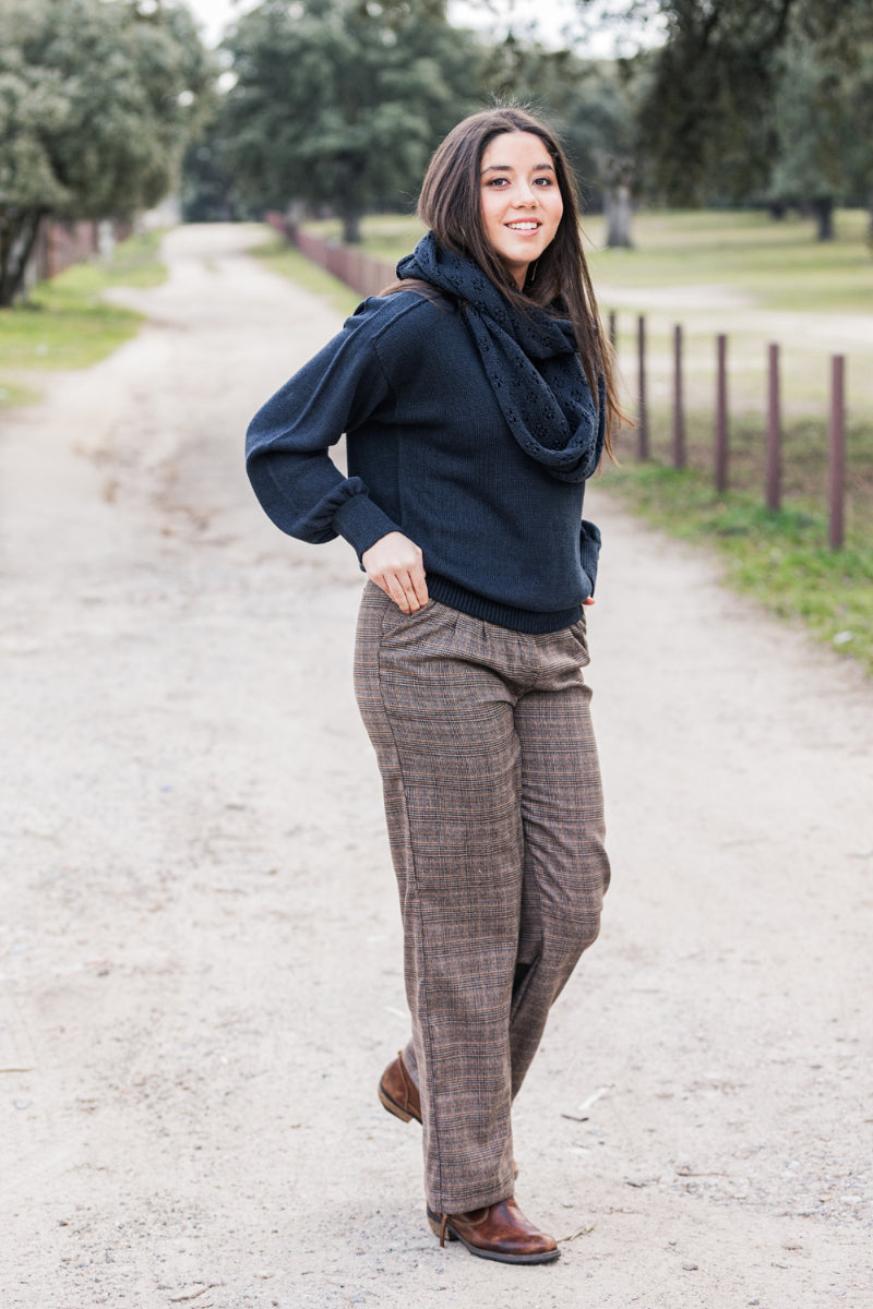 PANT01 Pantalón cuadro marrón