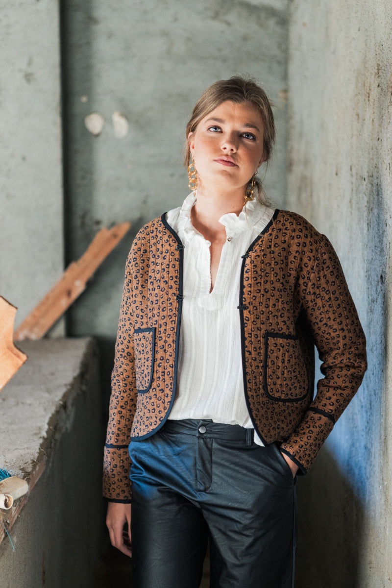 AB04 Chaqueta animal print