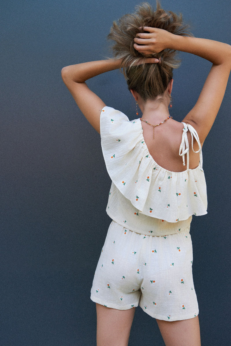 PAN08 Pantalón corto bordado margaritas